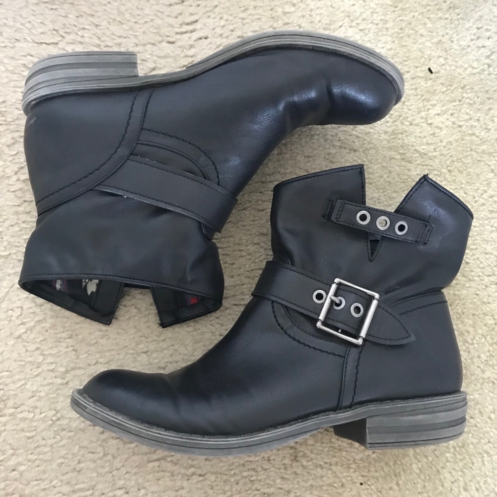 Cathy Jean black ankle boots. Size 7.
